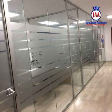Tukang Sekat Kaca Ruangan Meeting Profesional di Jakarta