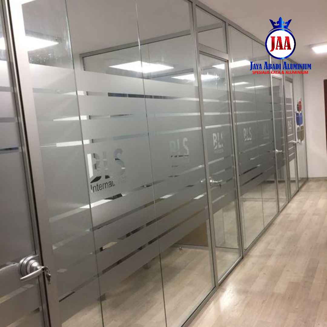 Tukang Sekat Kaca Ruangan Meeting Profesional di Jakarta