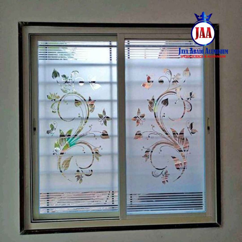 Motif Kaca Jendela Depan Minimalis untuk Rumah Kecil