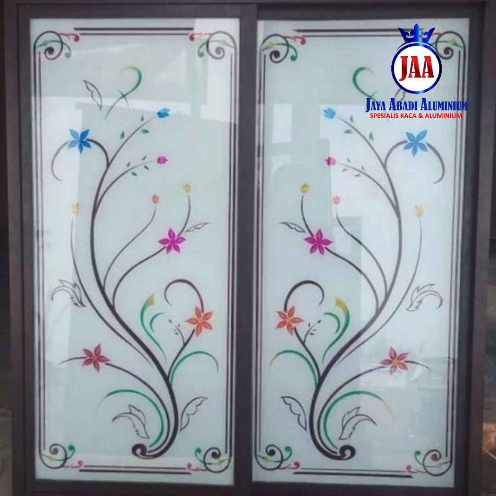 Motif Kaca Jendela Depan Minimalis untuk Rumah Kecil