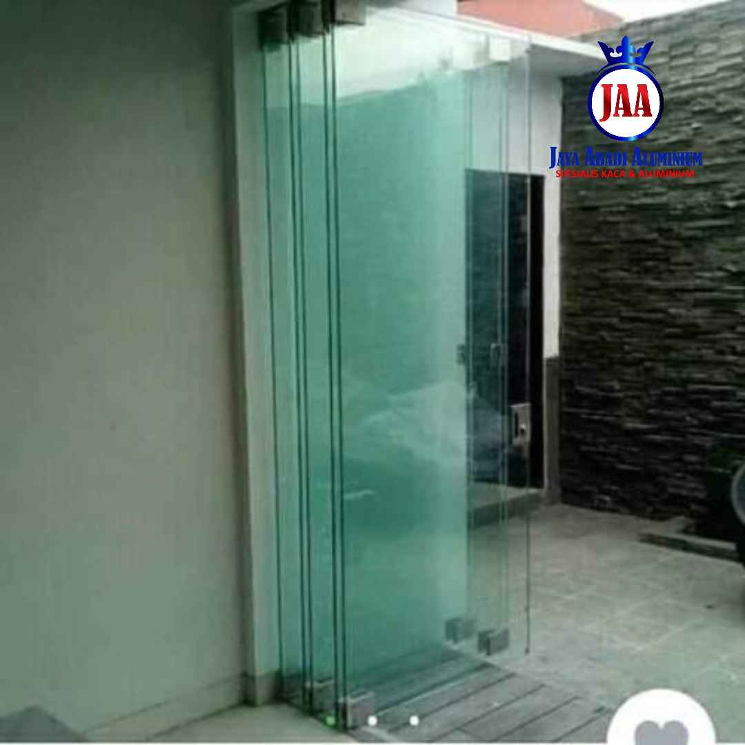 Spesialis Pintu Lipat Kaca Tempered untuk Area Komersial