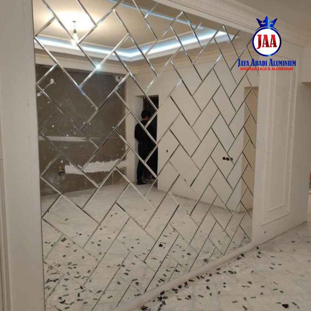 Tukang Kaca Dinding Hias Custom Ruang Tamu Elegan