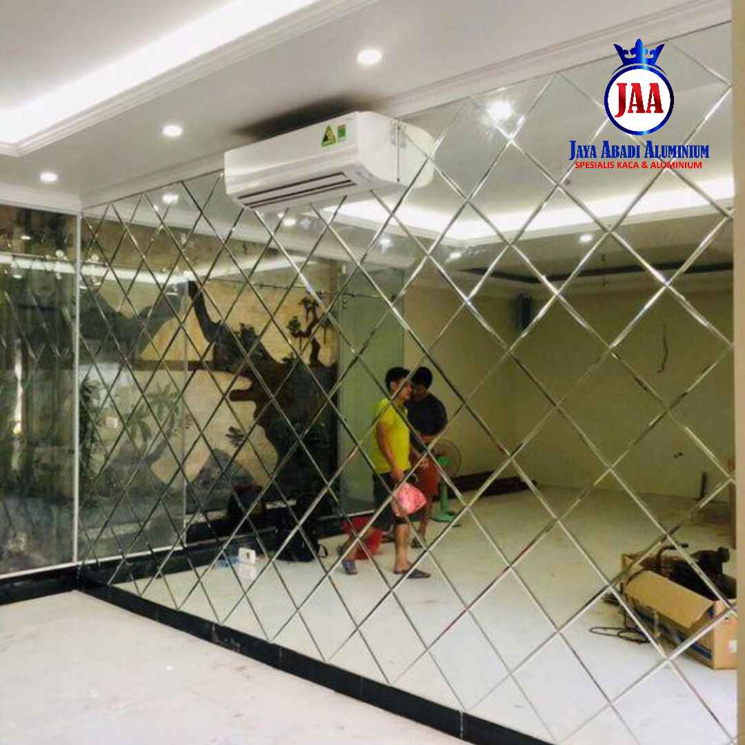 Tukang Kaca Dinding Hias Custom Ruang Tamu Elegan